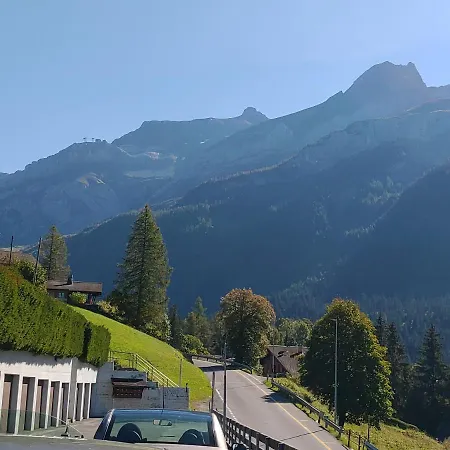 Avec Vue Splendide Sur Les Diablerets